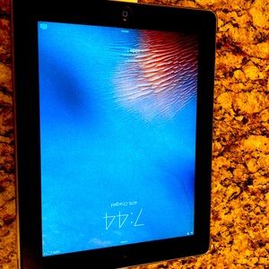 ipad 2nd generation flawless no scratches and fully functioning with charger.